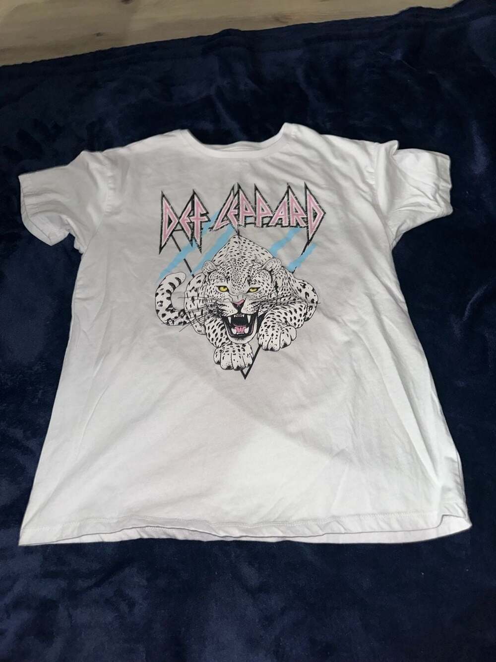 Def Leppard Graphic T-Shirt Size XL 14/16 girls White Leopard Rock Band
